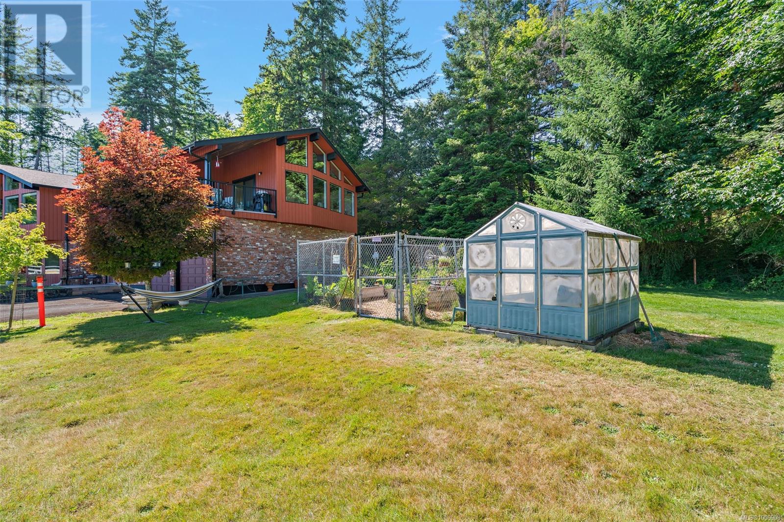 Photo 38 of 1649 Charlton Rd, Saanich BC