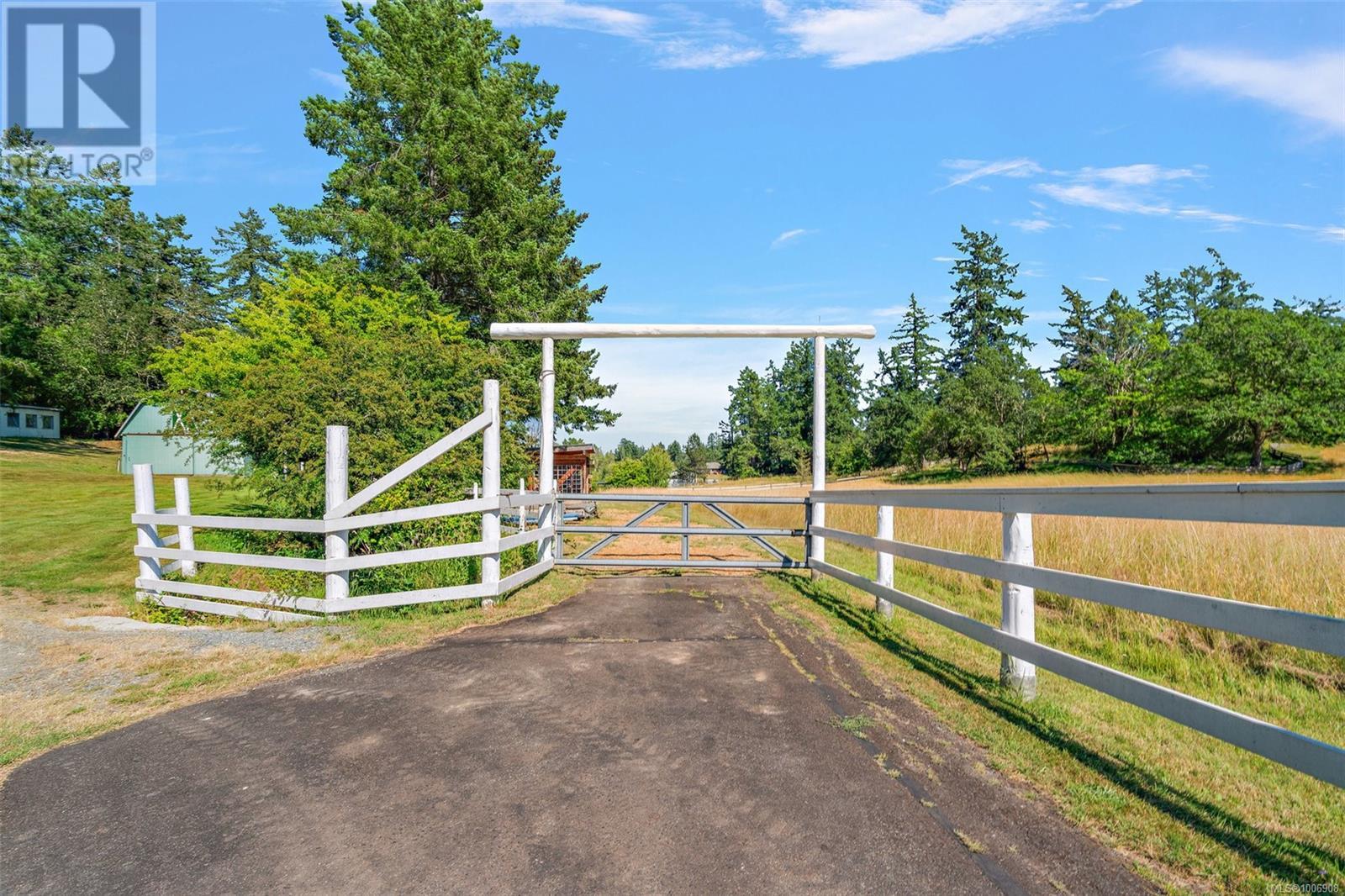 Photo 39 of 1649 Charlton Rd, Saanich BC