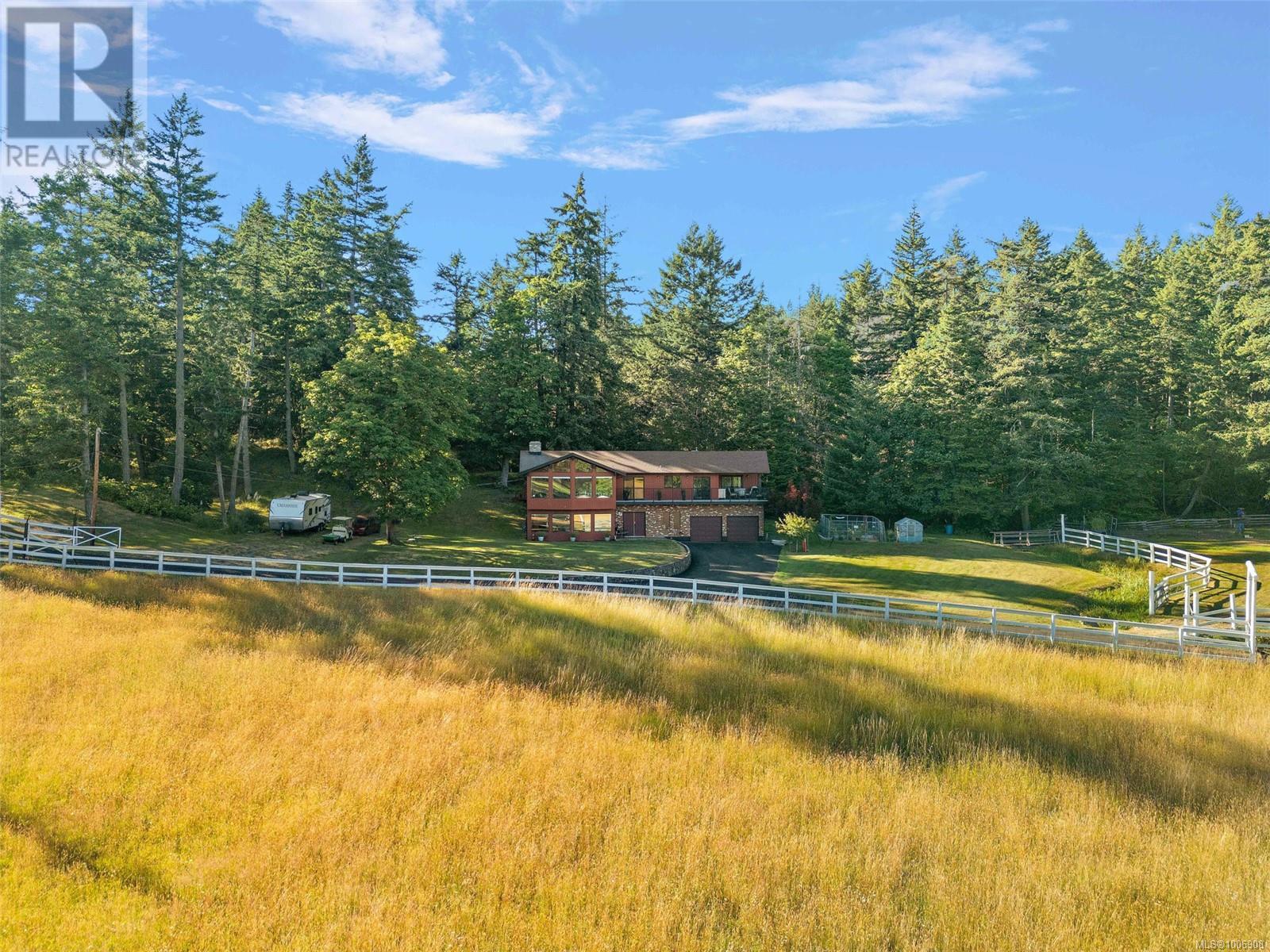 Photo 4 of 1649 Charlton Rd, Saanich BC