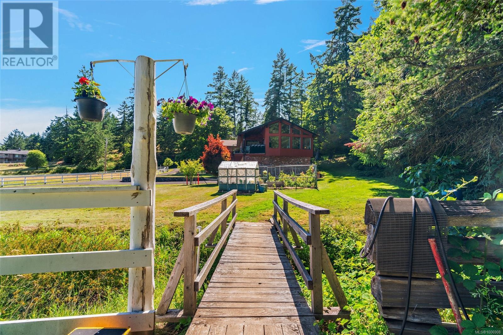 Photo 40 of 1649 Charlton Rd, Saanich BC