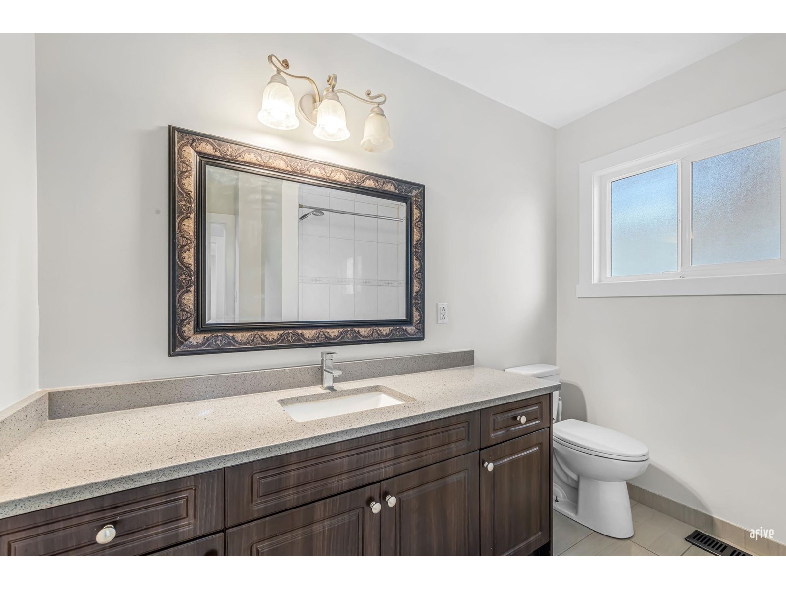 Photo 3 of 31828 Peardonville Road, Abbotsford BC