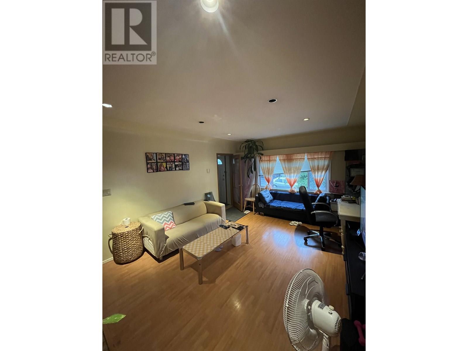 Photo 8 of 7757 Main Street, Vancouver BC