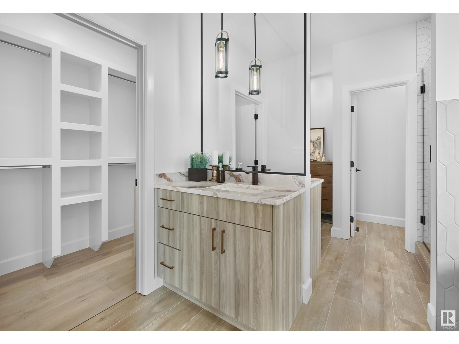 Photo 20 of 6003 107 St Nw, Edmonton AB