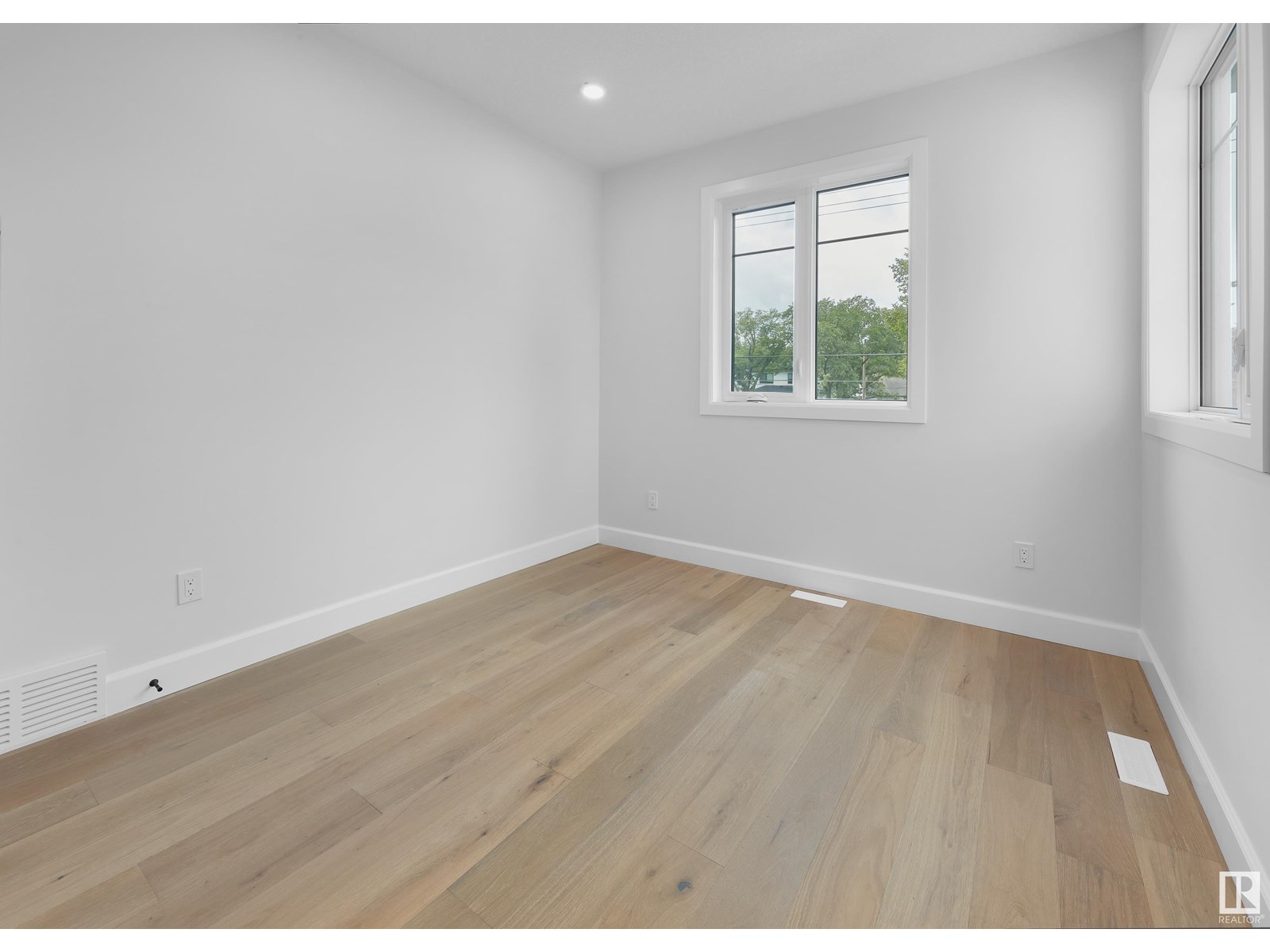 Photo 26 of 6003 107 St Nw, Edmonton AB