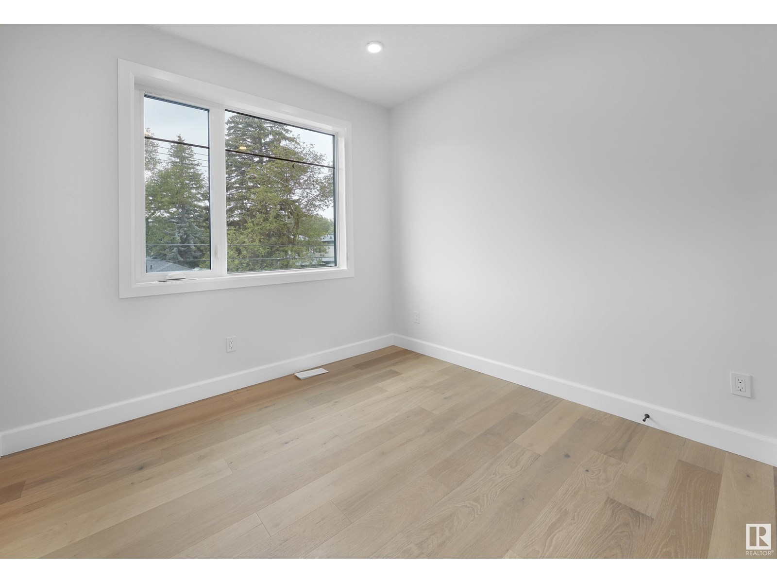 Photo 22 of 6003 107 St Nw, Edmonton AB
