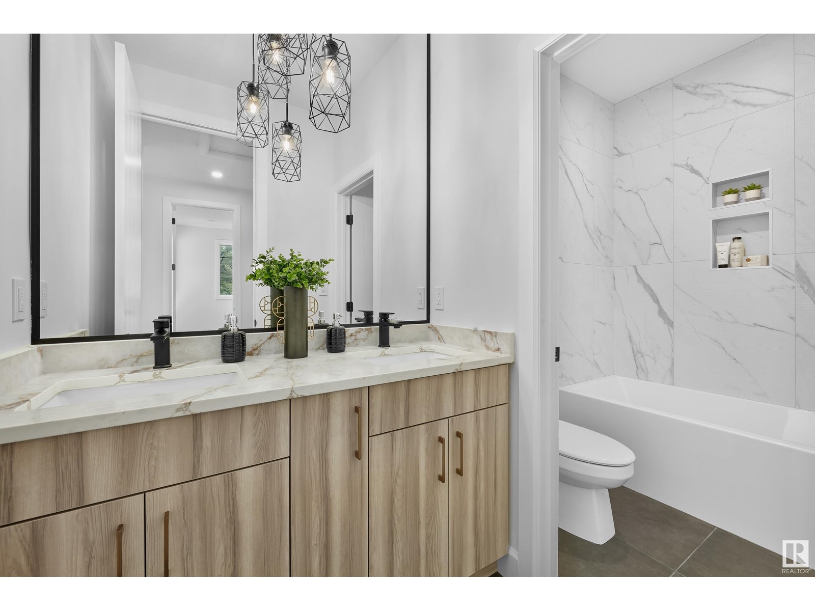 Photo 19 of 6003 107 St Nw, Edmonton AB