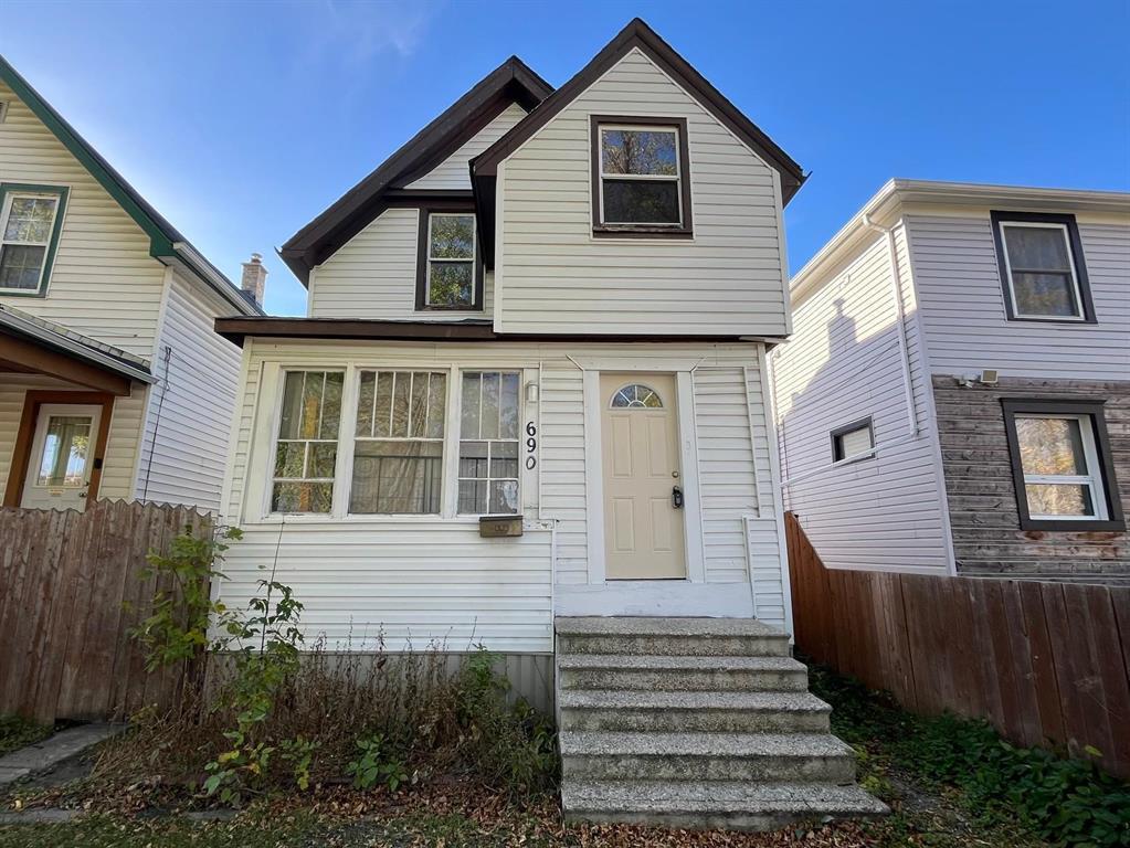 Photo 3 of 690 Simcoe Street, Winnipeg MB