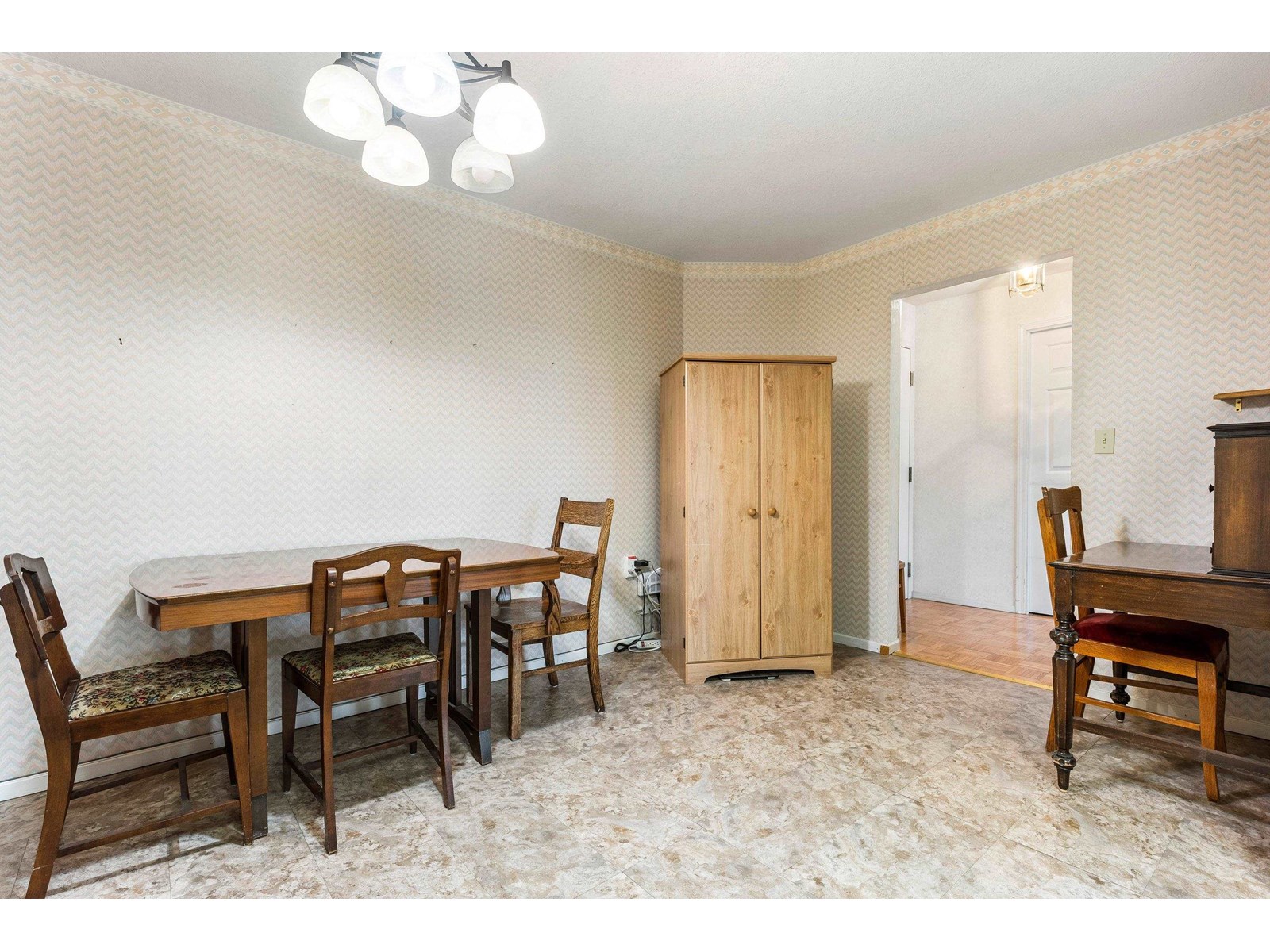 Photo 7 of 202 33233 Bourquin Crescent, Abbotsford BC