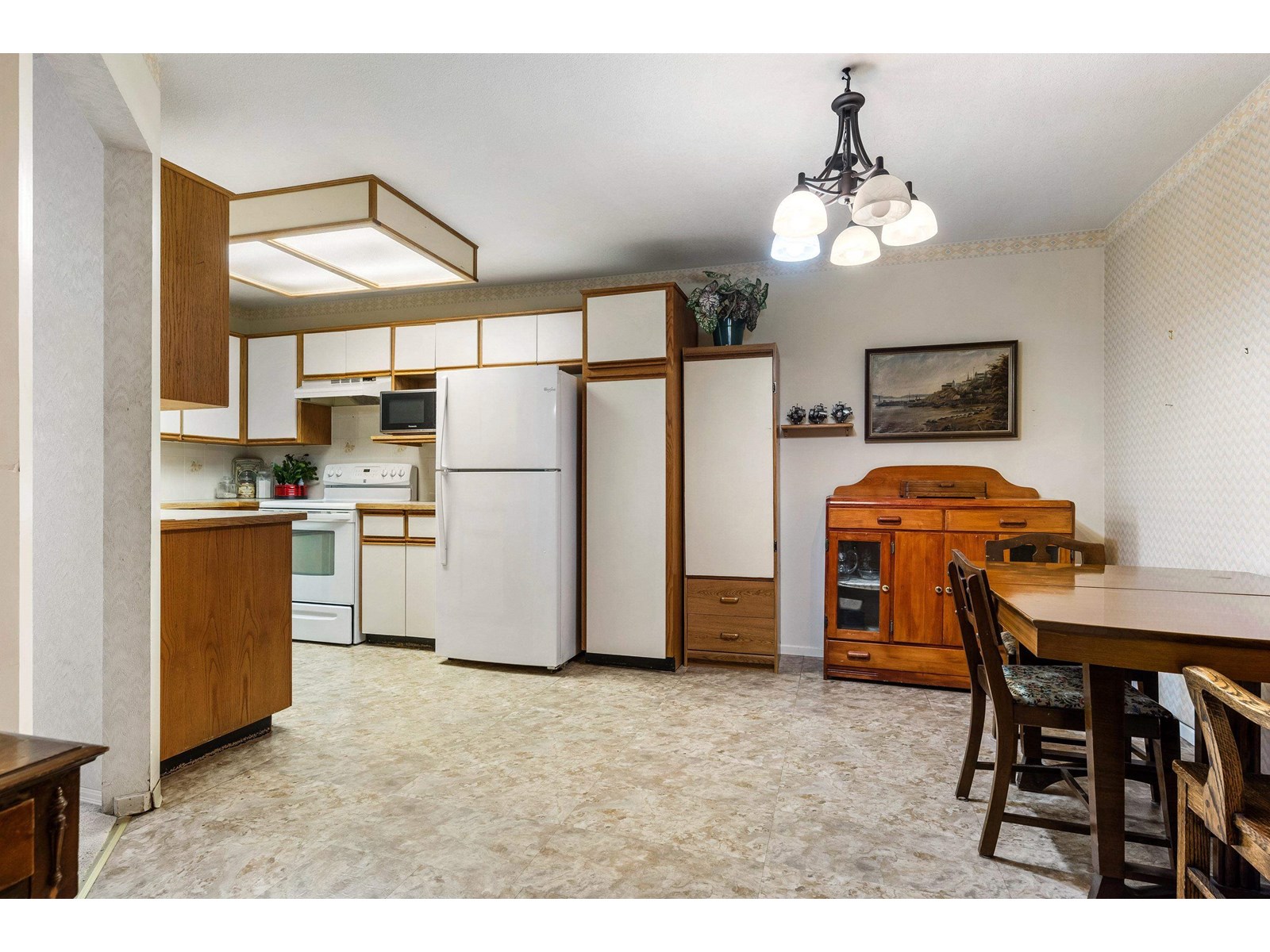 Photo 6 of 202 33233 Bourquin Crescent, Abbotsford BC