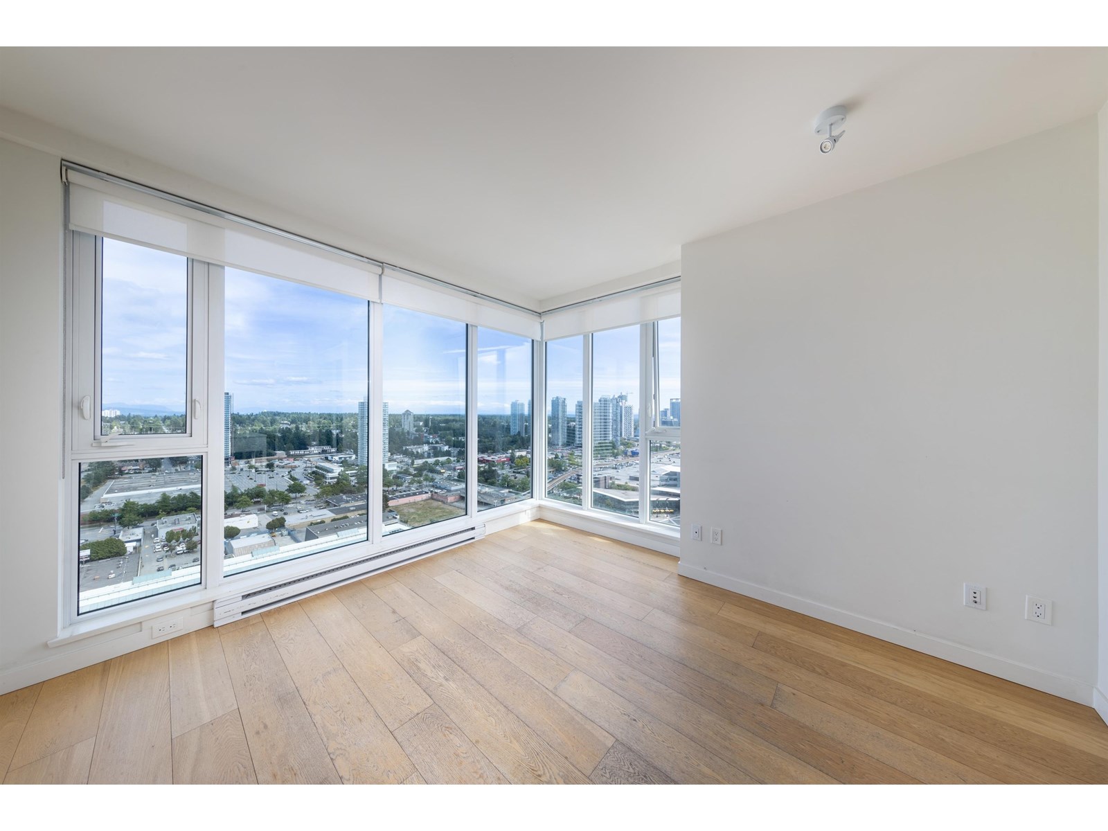 Photo 11 of 2612 13438 Central Avenue, Surrey BC