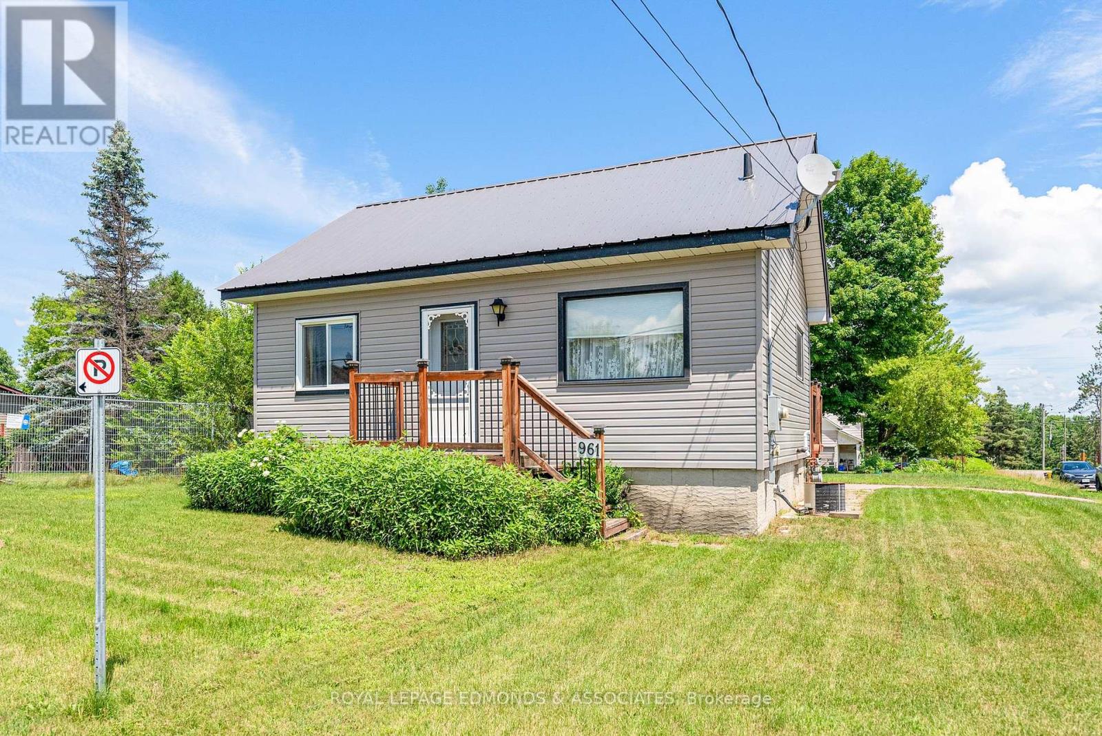 Photo 9 of 961 Bronx Street, Pembroke ON