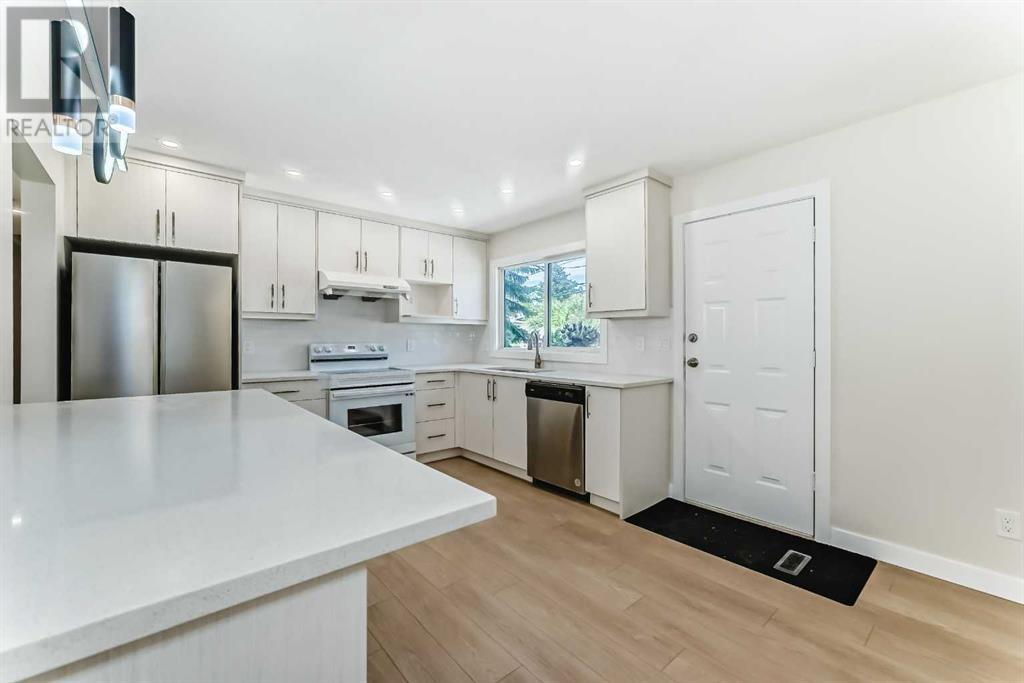 Single Family House Bi-level for Sale in   Street NW Huntington Hills Calgary 
