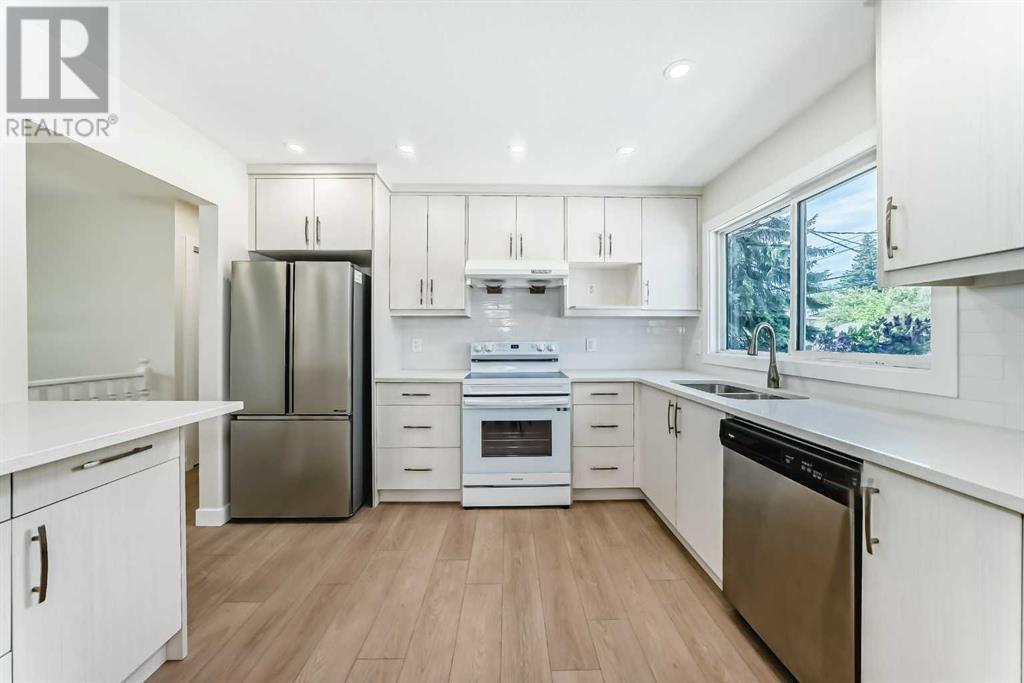 Single Family House Bi-level for Sale in   Street NW Huntington Hills Calgary 