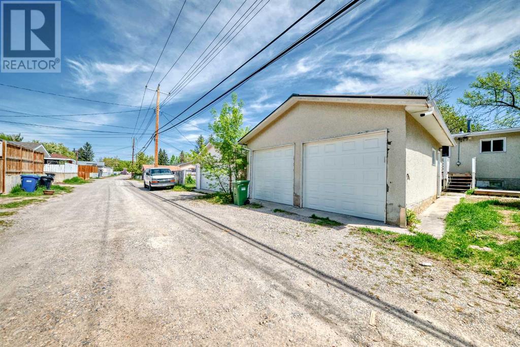 Single Family House Bi-level for Sale in   Street NW Huntington Hills Calgary 