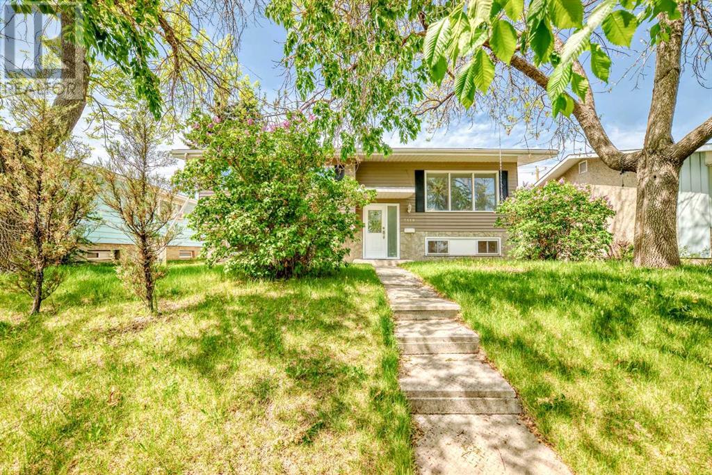 Single Family House Bi-level for Sale in   Street NW Huntington Hills Calgary 