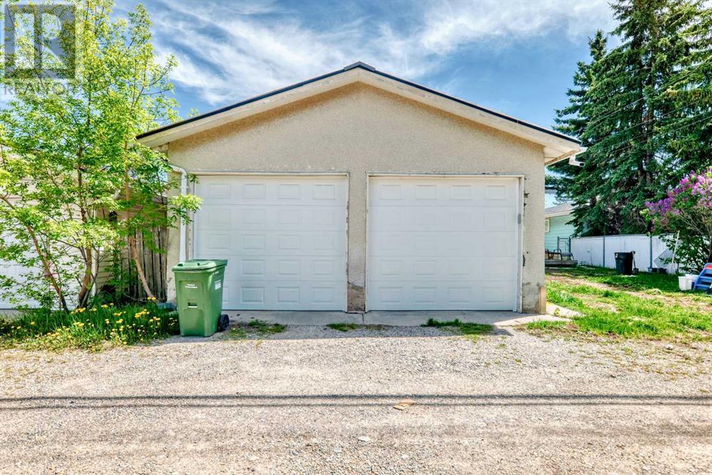 Single Family House Bi-level for Sale in   Street NW Huntington Hills Calgary 