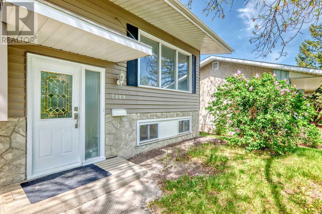Single Family House Bi-level for Sale in   Street NW Huntington Hills Calgary 