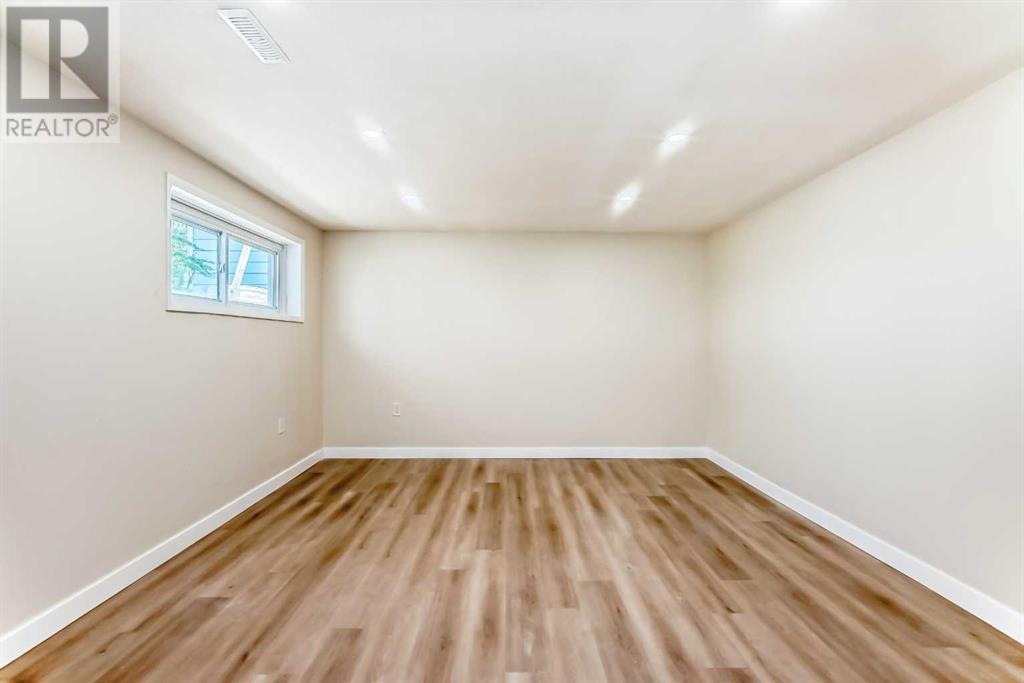 Single Family House Bi-level for Sale in   Street NW Huntington Hills Calgary 