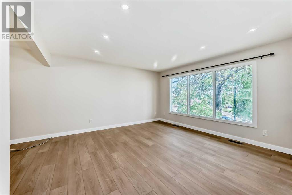 Single Family House Bi-level for Sale in   Street NW Huntington Hills Calgary 