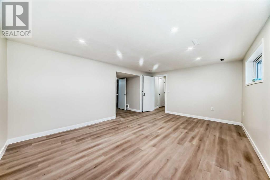 Single Family House Bi-level for Sale in   Street NW Huntington Hills Calgary 