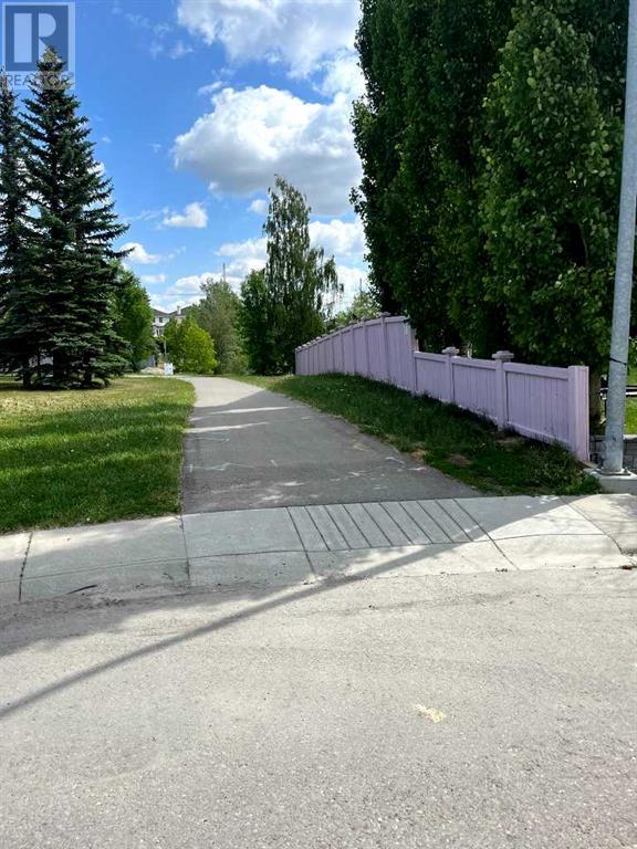 30 Hidden Circle NW, Calgary, Alberta
