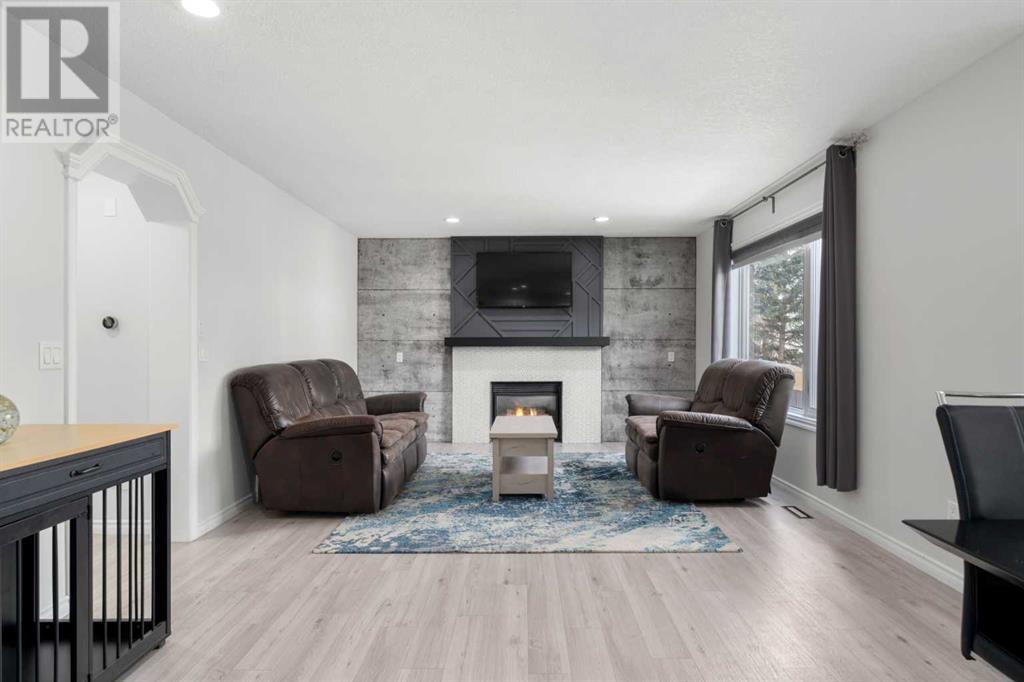 Photo 7 of 450 Cimarron Circle, Okotoks AB