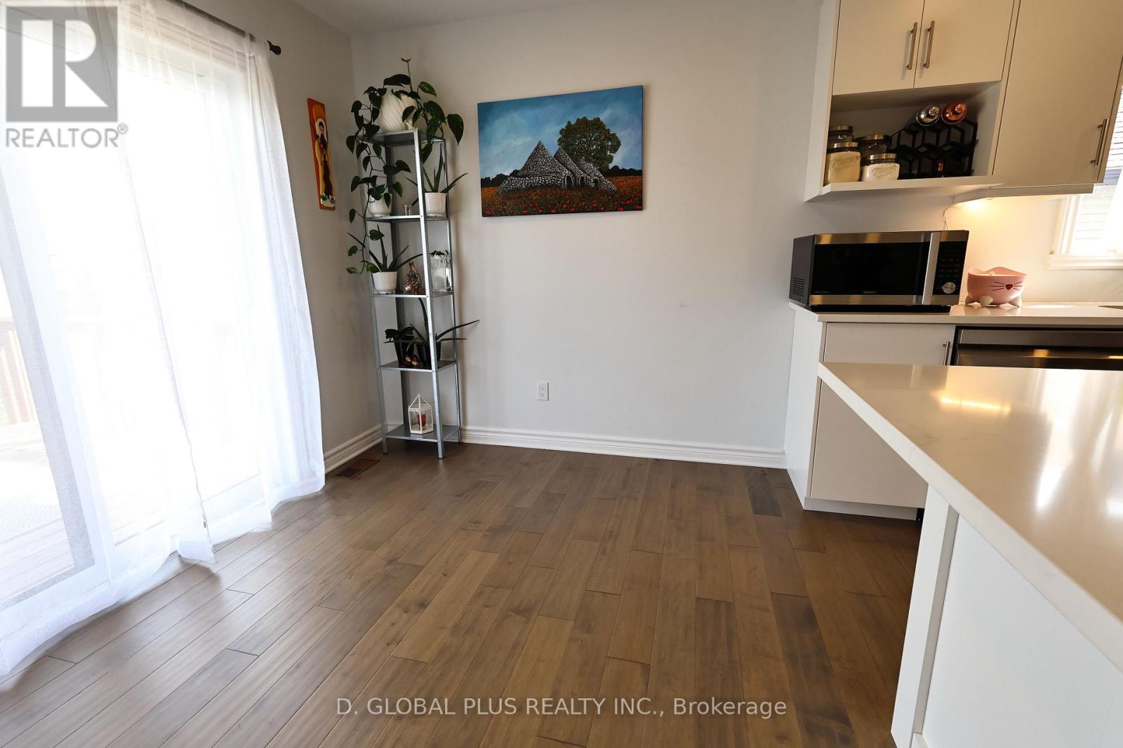 Photo 10 of 90 Cameron Crescent S, Cornwall ON
