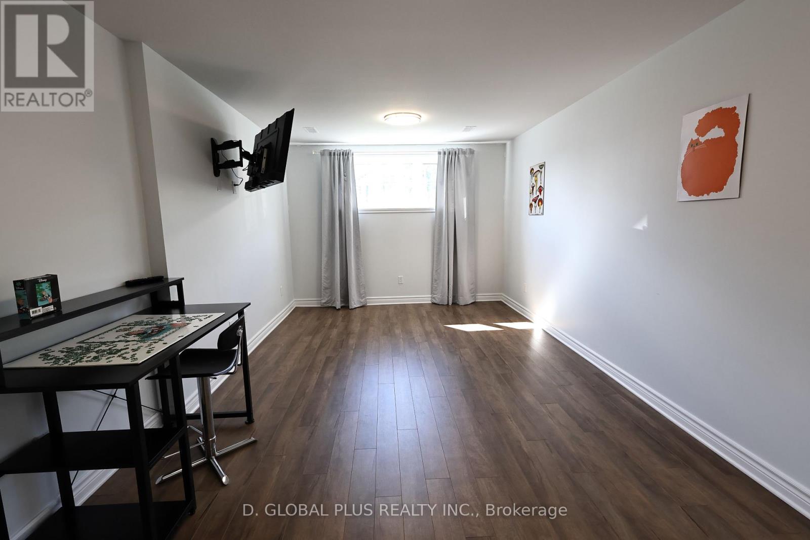 Photo 20 of 90 Cameron Crescent S, Cornwall ON