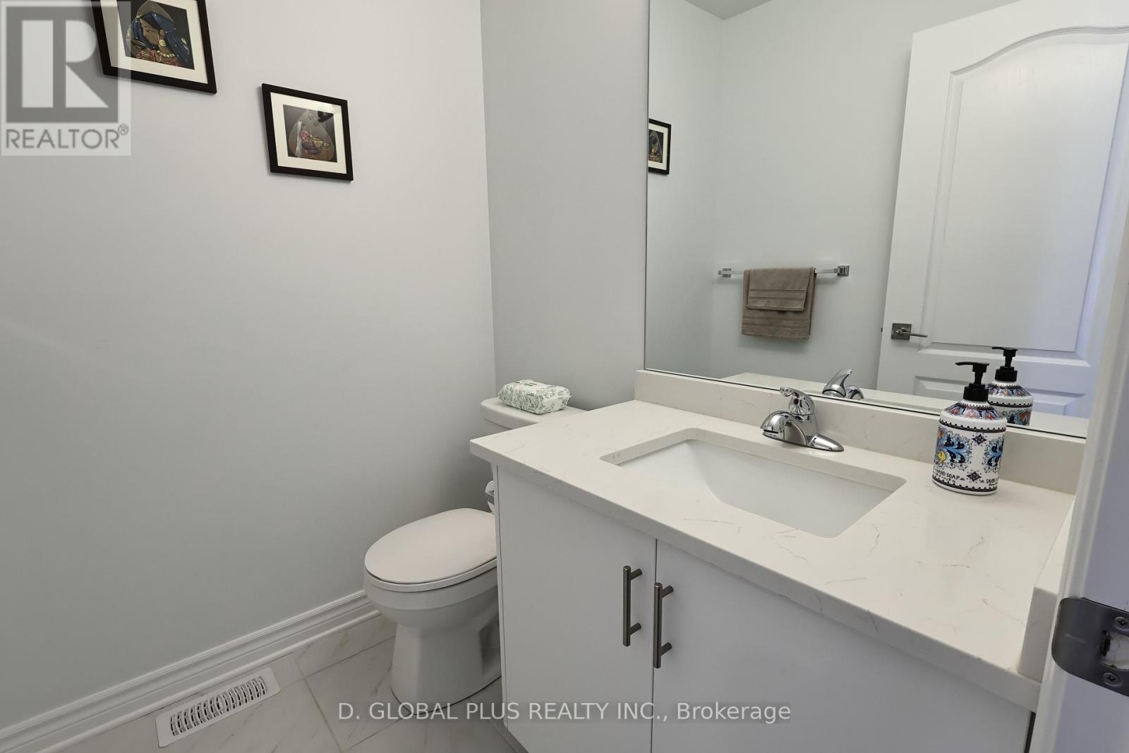 Photo 11 of 90 Cameron Crescent S, Cornwall ON