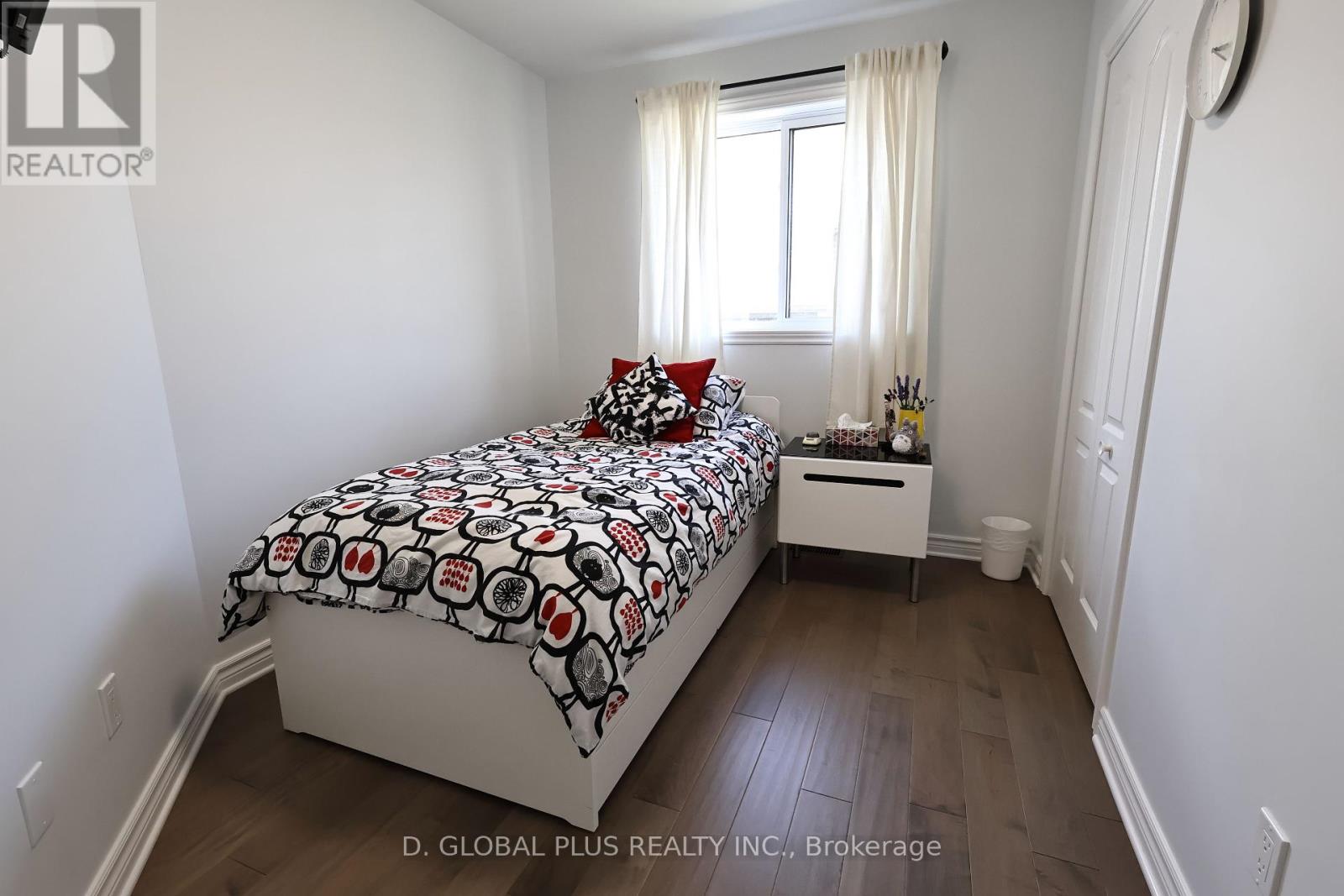 Photo 12 of 90 Cameron Crescent S, Cornwall ON