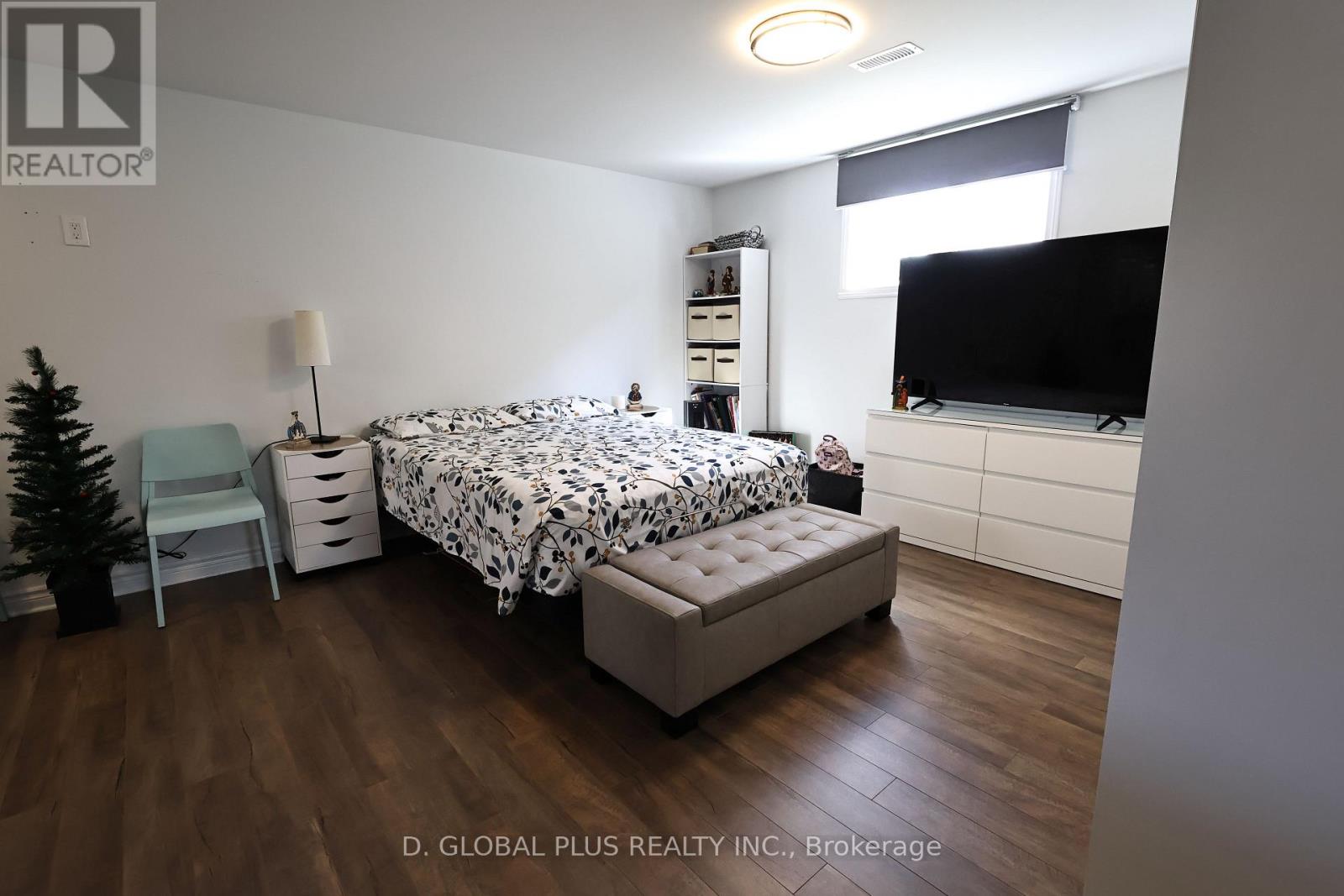 Photo 23 of 90 Cameron Crescent S, Cornwall ON