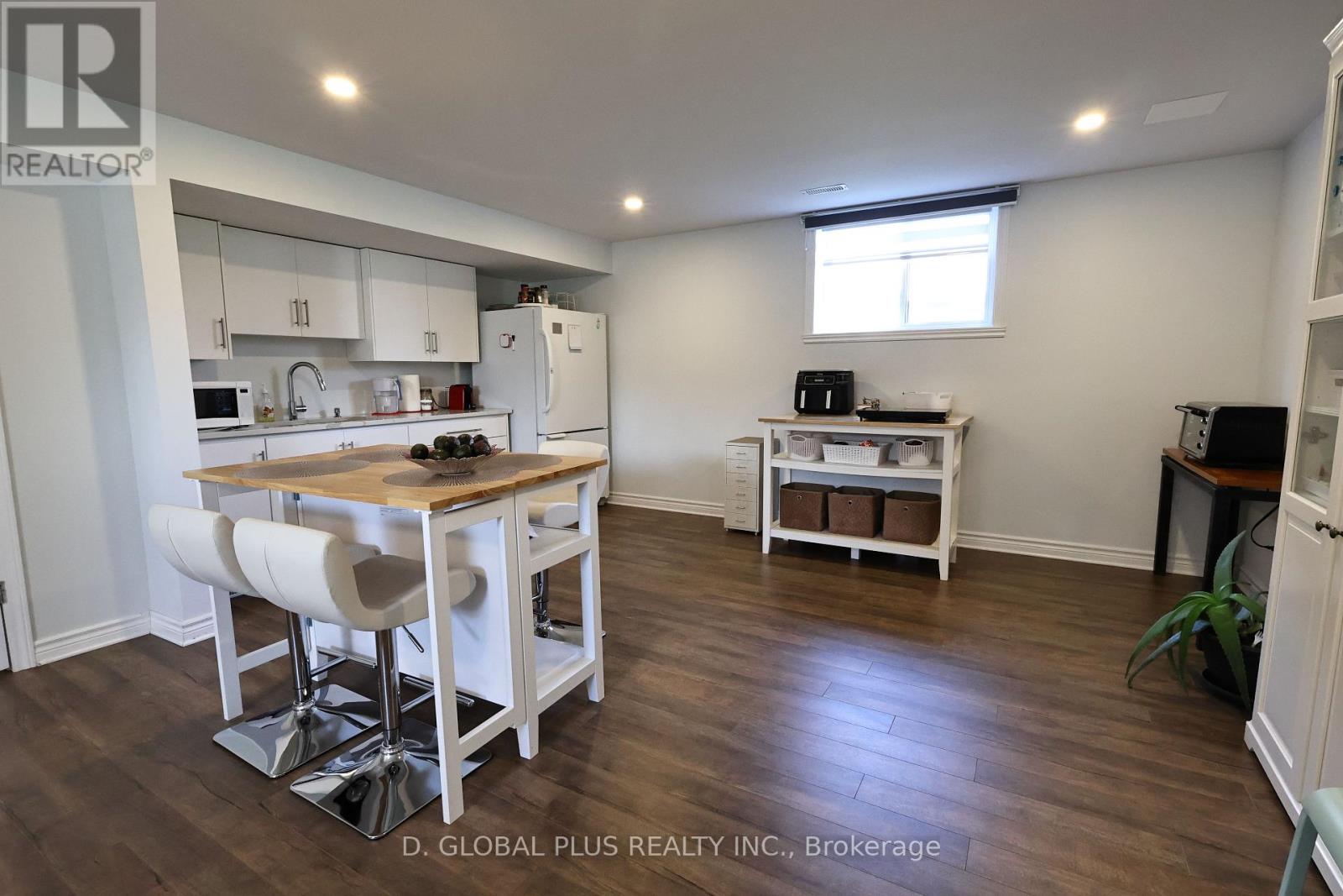 Photo 24 of 90 Cameron Crescent S, Cornwall ON