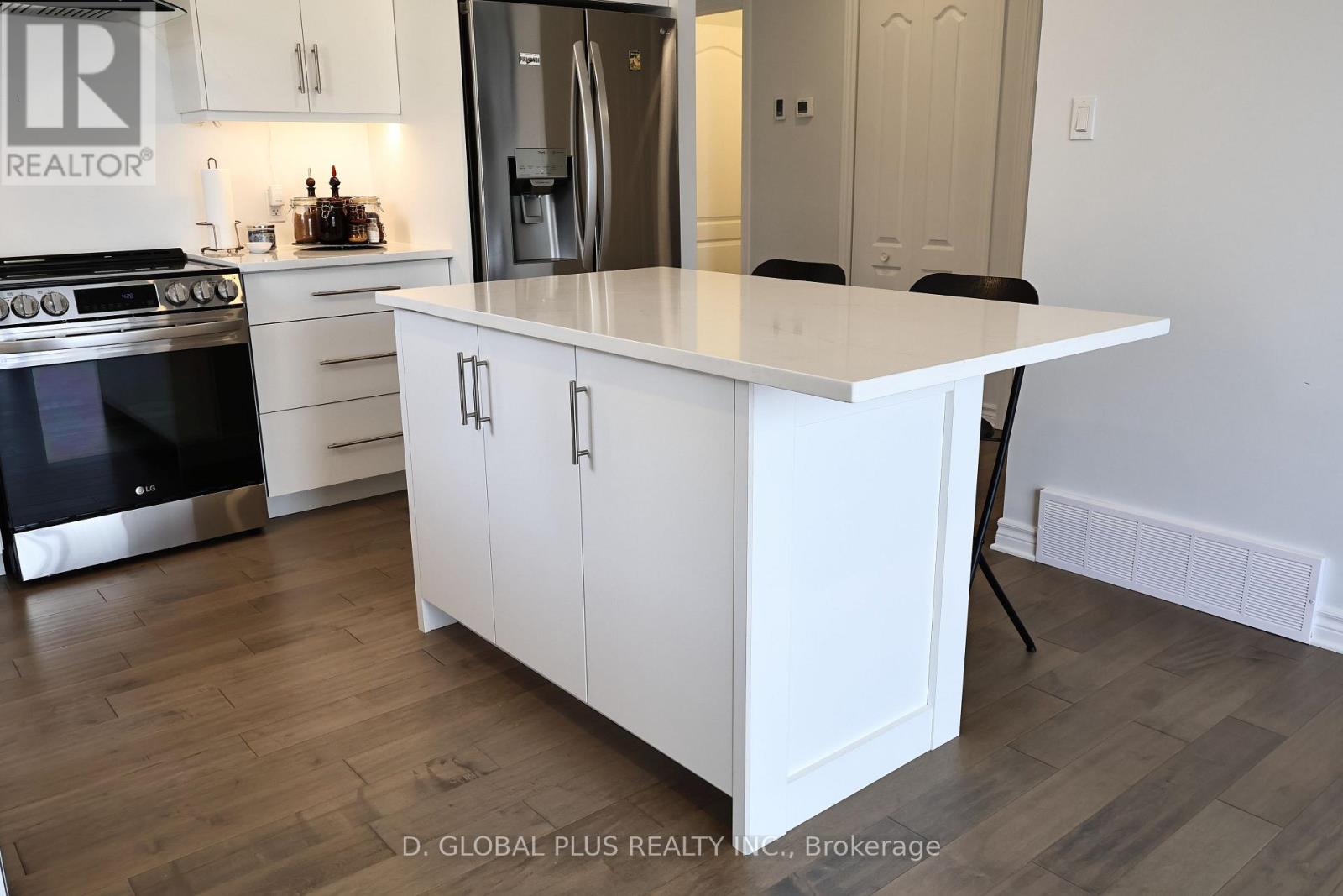 Photo 8 of 90 Cameron Crescent S, Cornwall ON