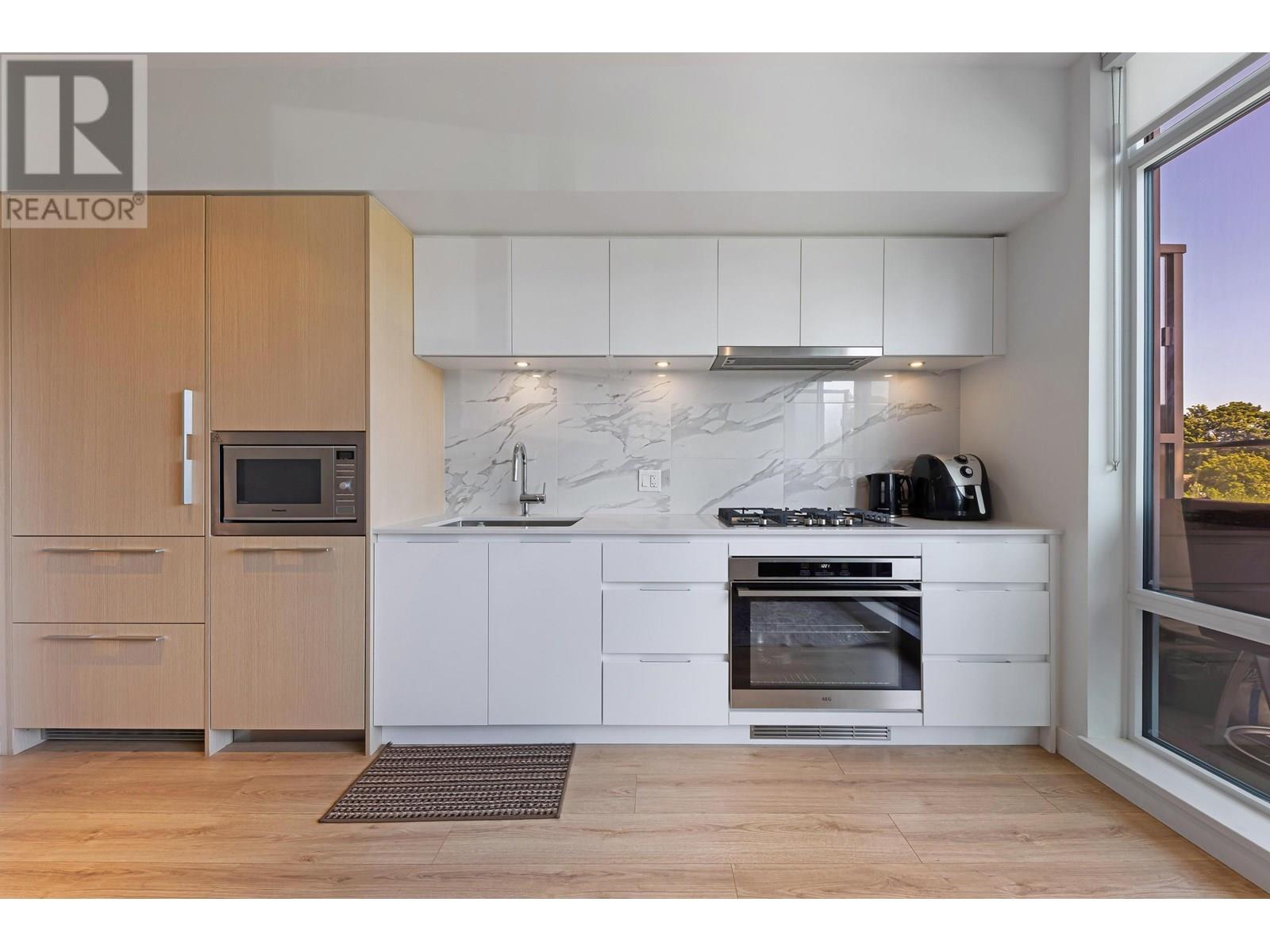 Photo 17 of 202 1500 Fern Street, North Vancouver BC