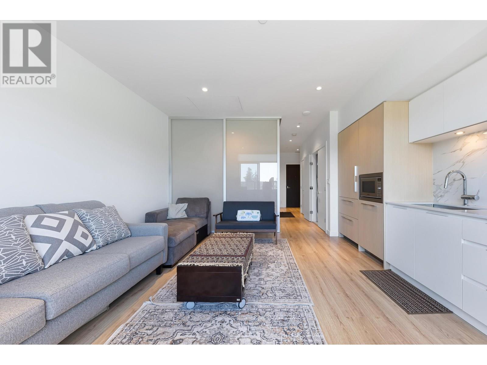 Photo 4 of 202 1500 Fern Street, North Vancouver BC