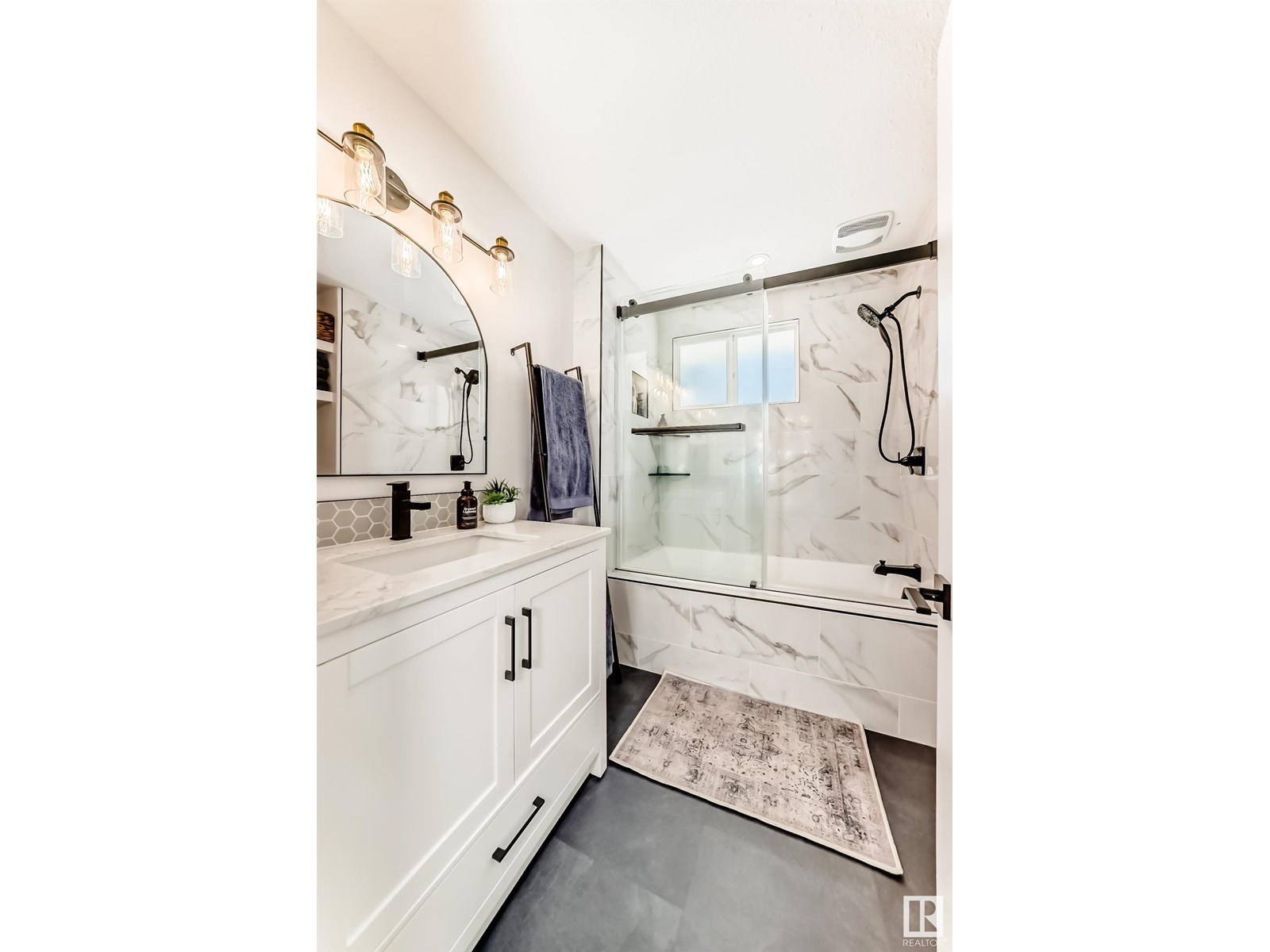 Photo 3 of 15226 81 Av Nw, Edmonton AB