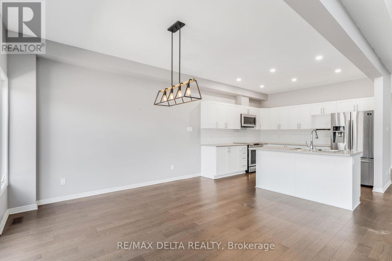 Photo 10 of 196 Onyx Crescent, Clarencerockland ON