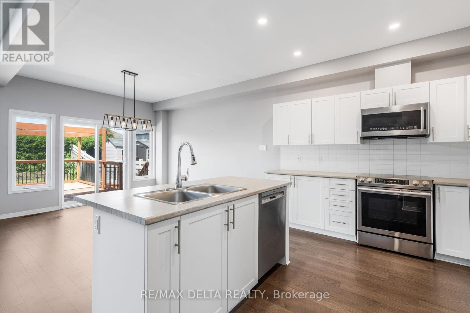 Photo 17 of 196 Onyx Crescent, Clarencerockland ON