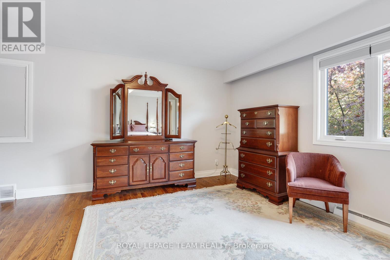 Photo 7 of 1939 Wembley Avenue, Ottawa ON