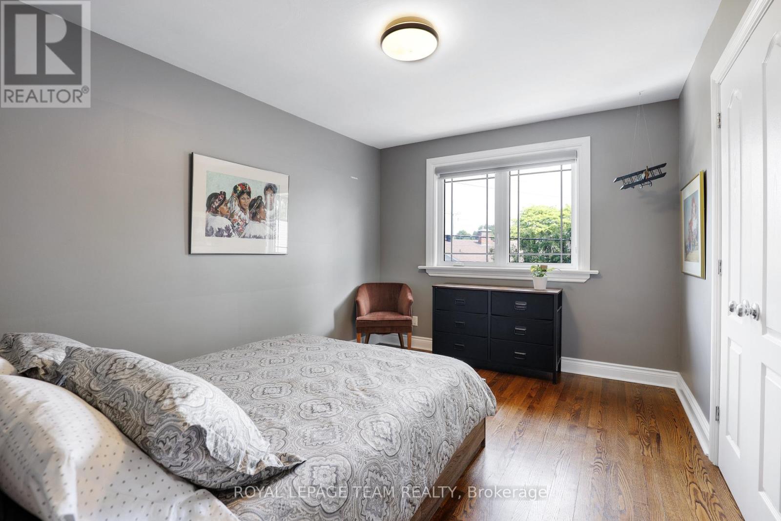 Photo 3 of 1939 Wembley Avenue, Ottawa ON