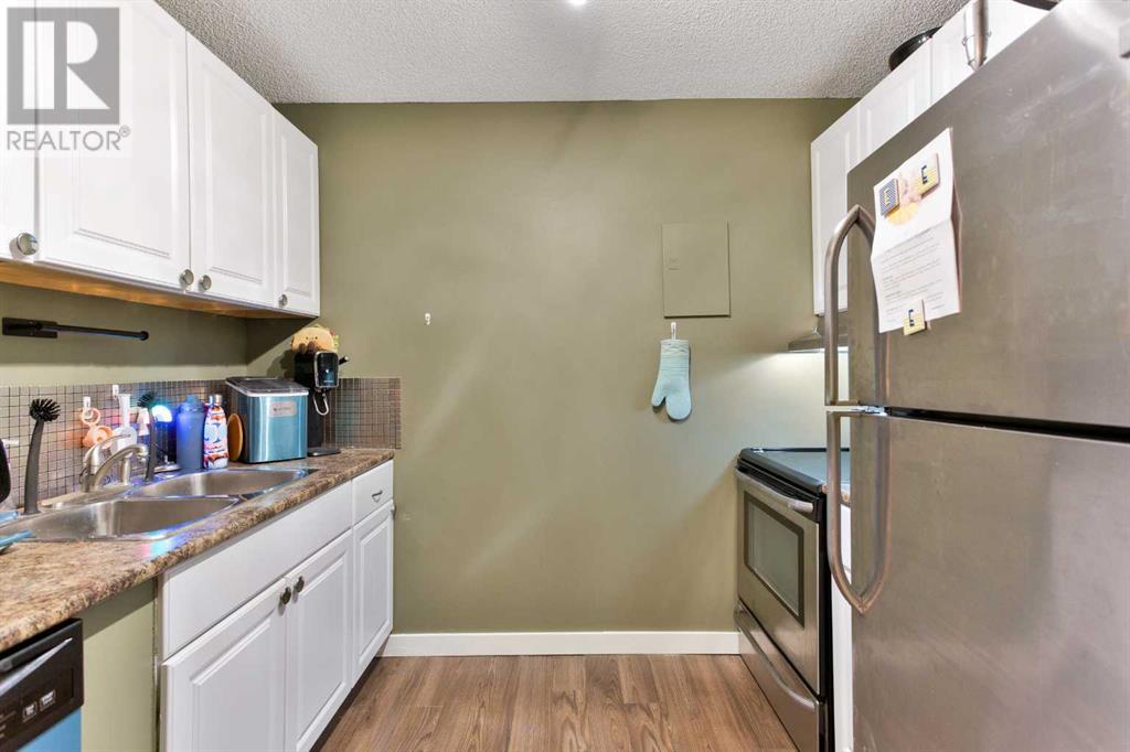 Single Family House for Sale in   Dalton Drive NW Dalhousie Calgary 