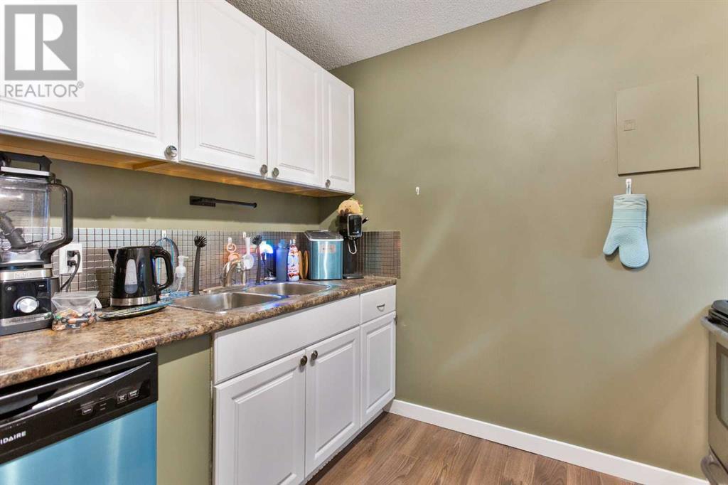 Single Family House for Sale in   Dalton Drive NW Dalhousie Calgary 