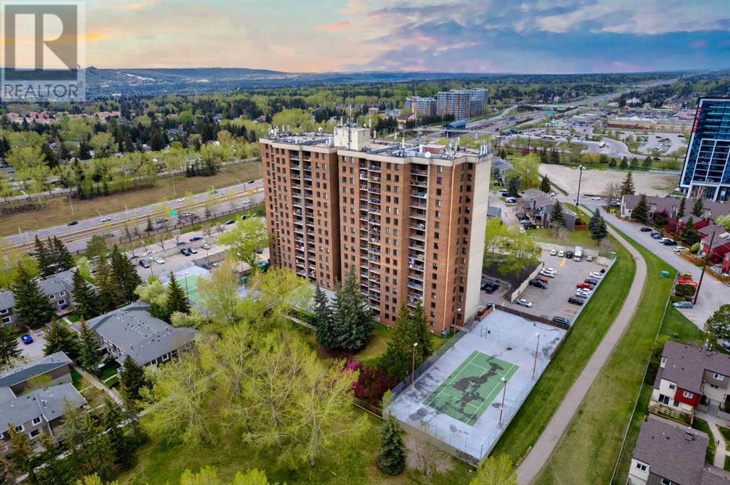 Single Family House for Sale in   Dalton Drive NW Dalhousie Calgary 