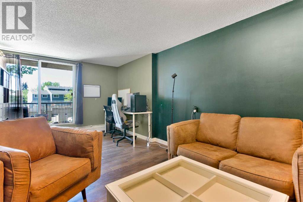 Single Family House for Sale in   Dalton Drive NW Dalhousie Calgary 