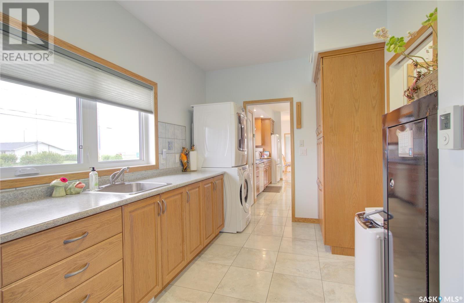 Photo 23 of 91 1st Street E, Coteau Rm No 255 SK