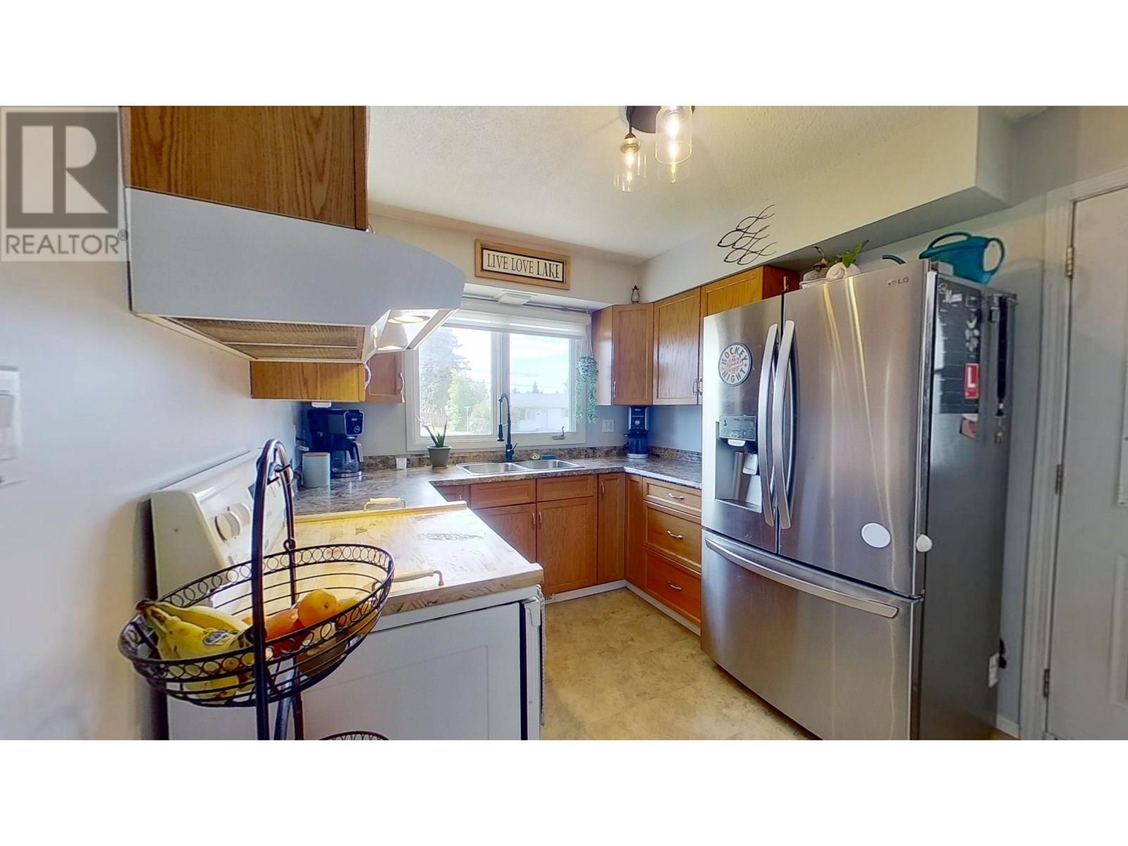 Photo 8 of 9128 108 Avenue, Fort St John BC