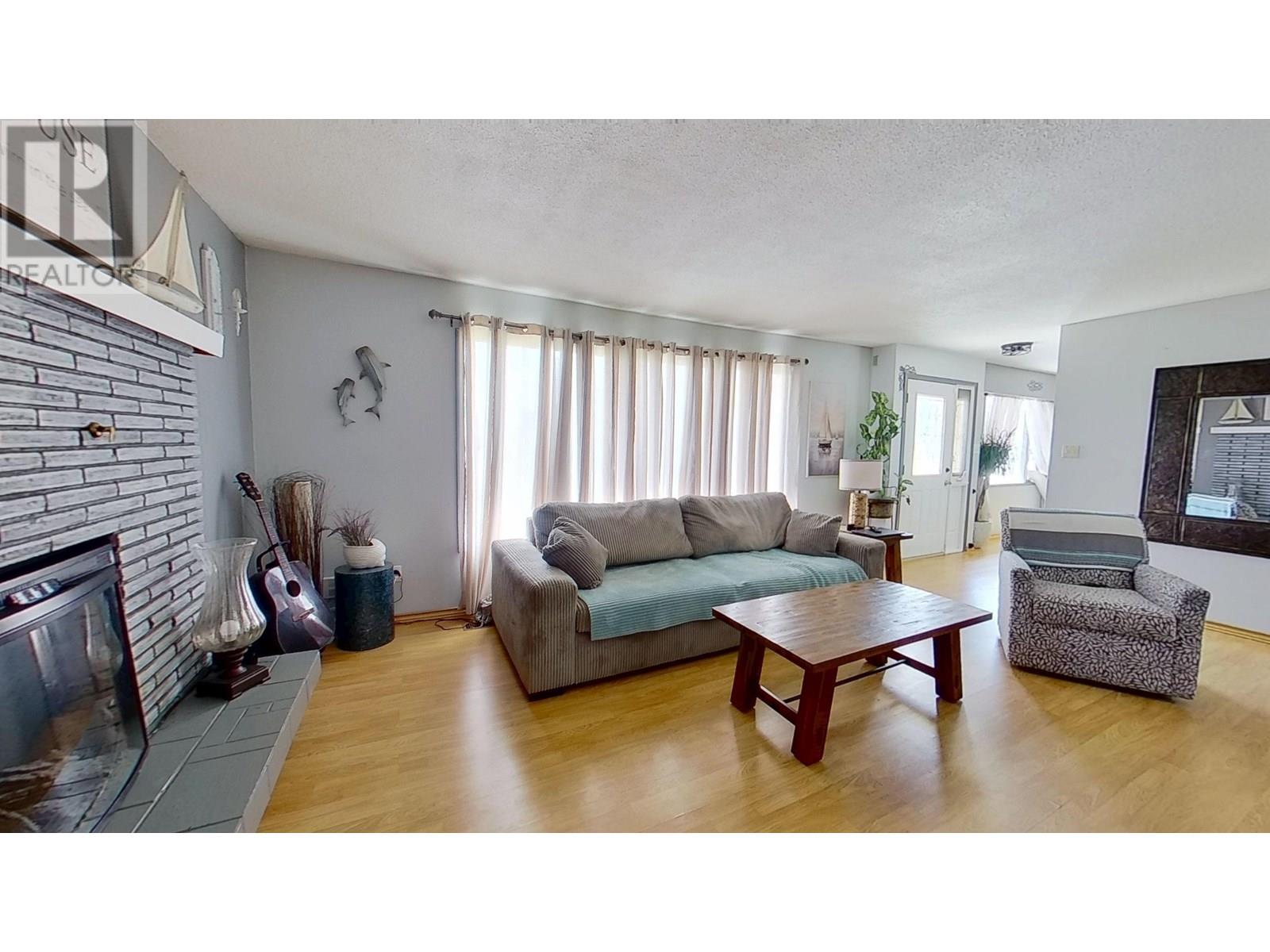 Photo 5 of 9128 108 Avenue, Fort St John BC