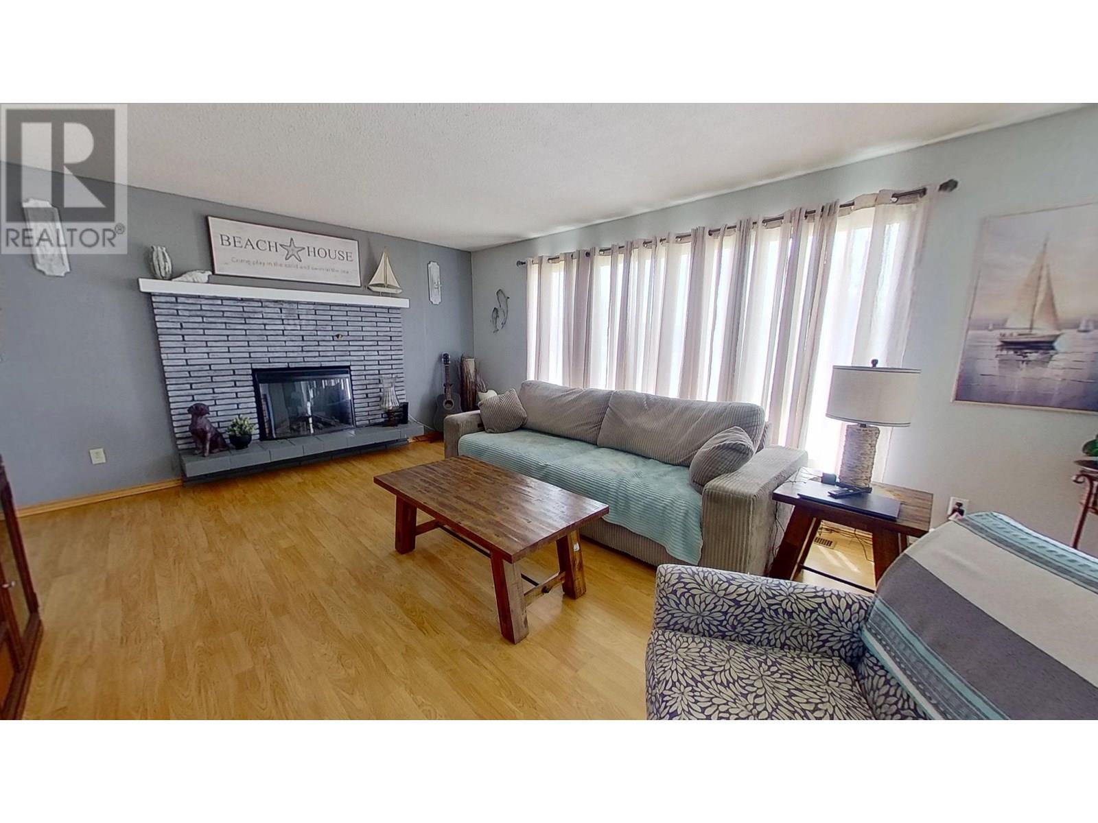 Photo 4 of 9128 108 Avenue, Fort St John BC