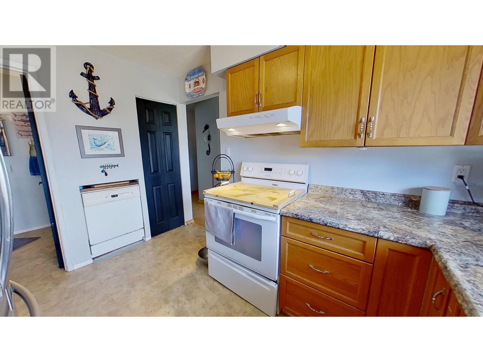 Photo 9 of 9128 108 Avenue, Fort St John BC