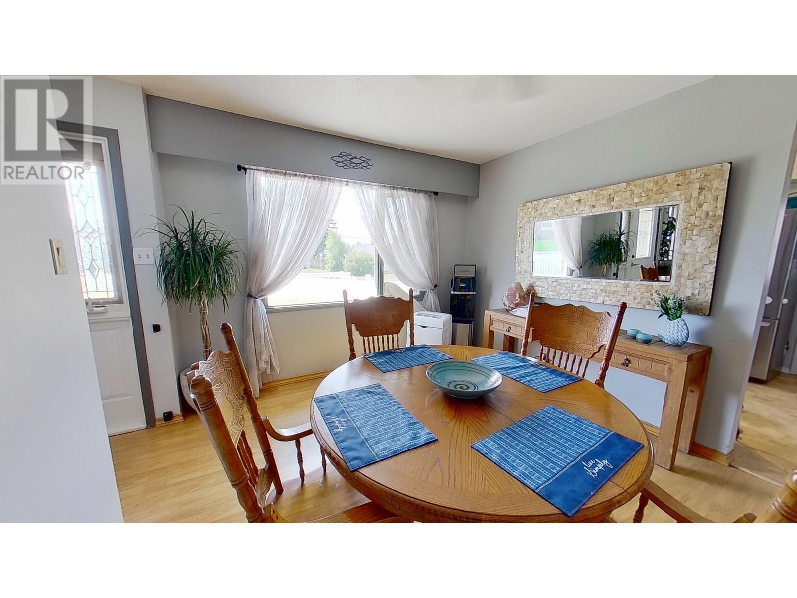 Photo 6 of 9128 108 Avenue, Fort St John BC